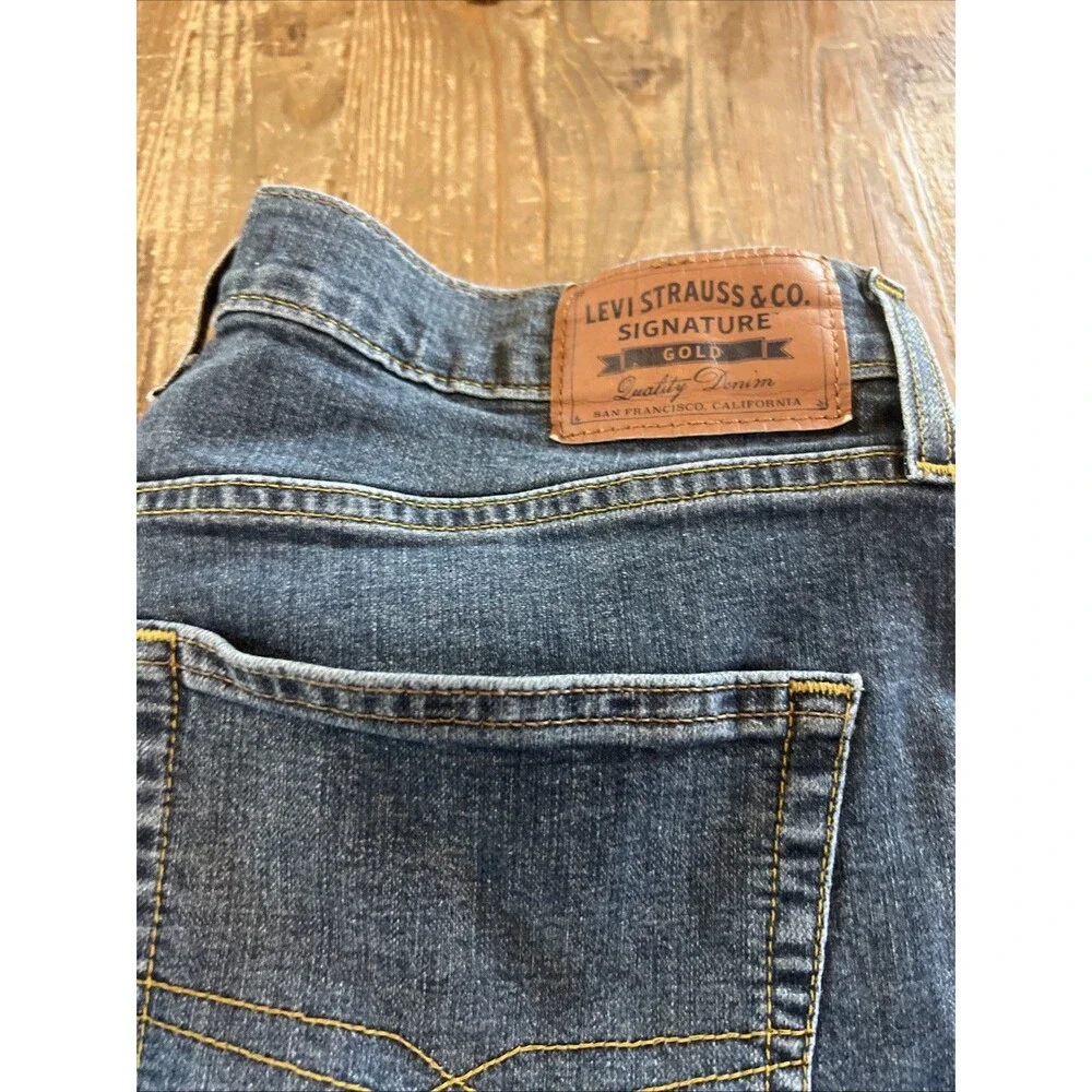 Signature by Levi Strauss & Co. Gold Label Men’s Straight Fit Jeans Denim 32x30